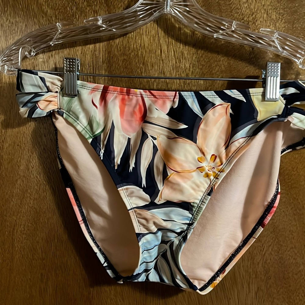 New bikini bottom. Side slits.  Kona Sol. XL.